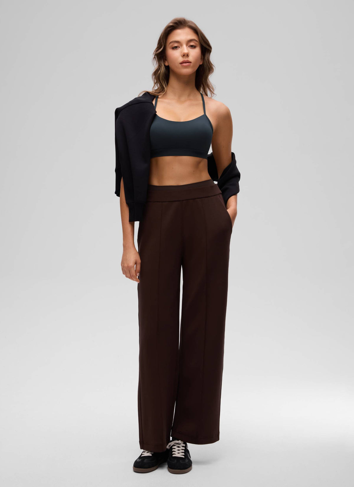 CRZ YOGA Women's Yoga Light Support Butterluxe Sports Bra Y back True Navy @model_info:Kriss