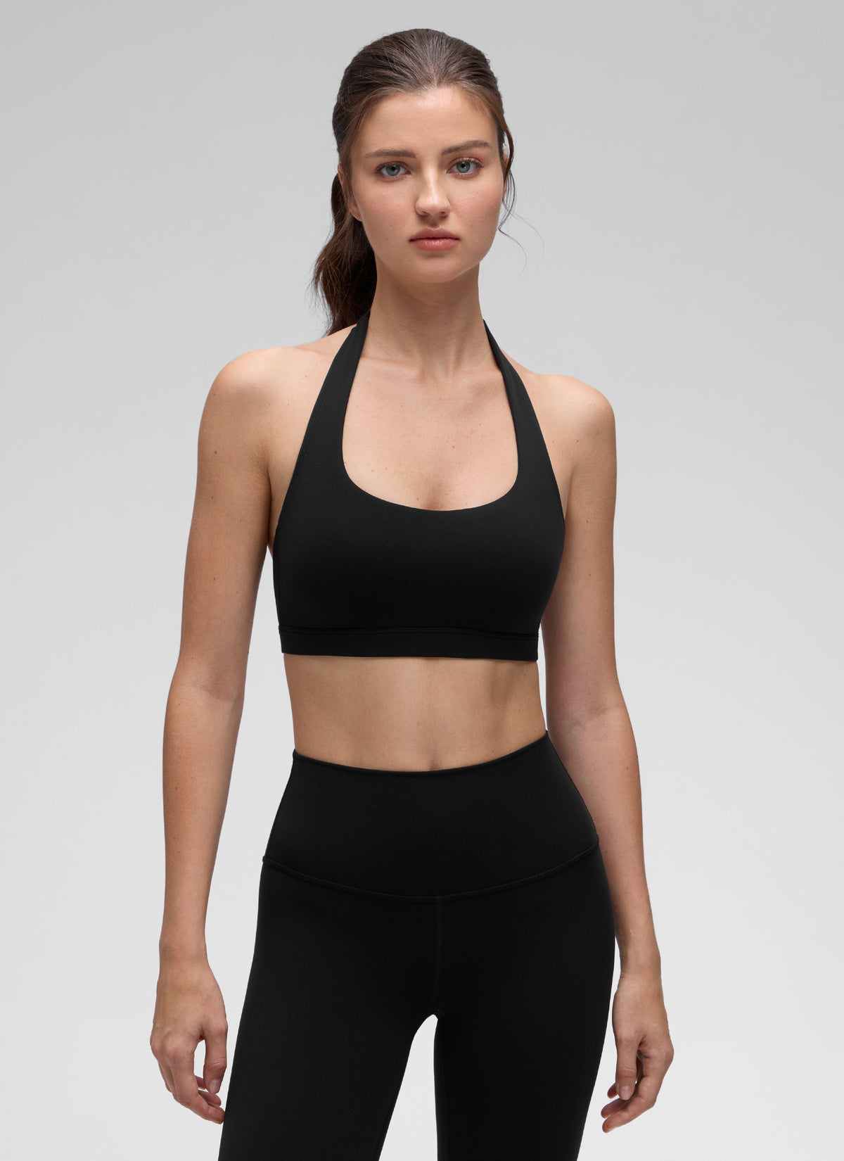 CRZ YOGA Womens Yoga Scoop Neck Padded Open Back Sports Bras Black @model_info:Kerr