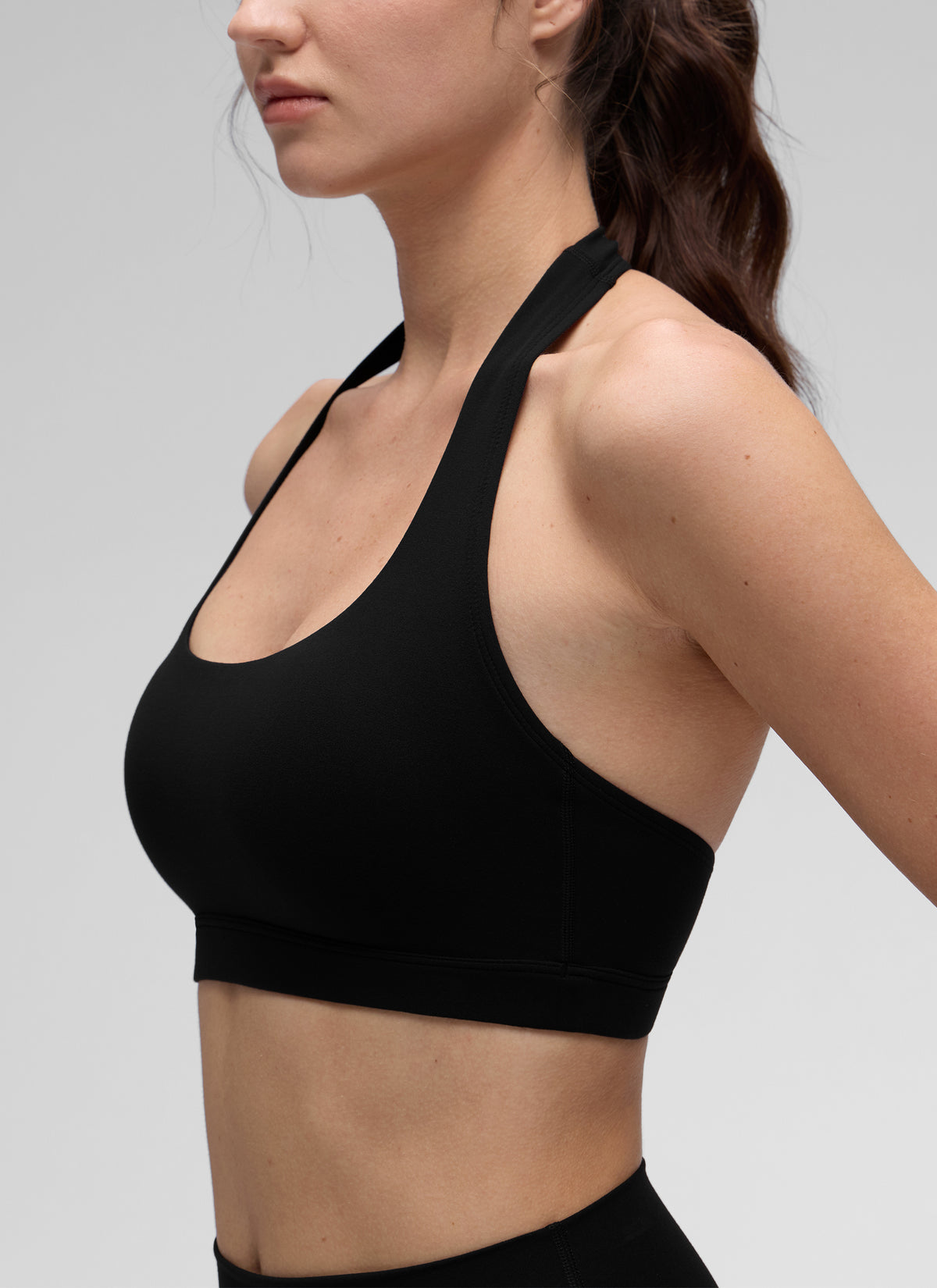 CRZ YOGA Womens Yoga Scoop Neck Padded Open Back Sports Bras Black @model_info:Kerr