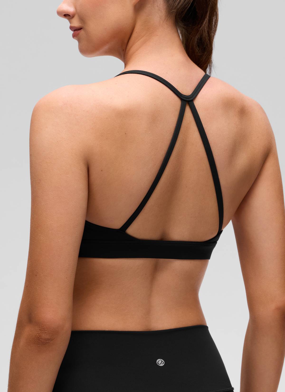 CRZ YOGA Women's Butterluxe Yoga Scoop Neck Cross Back Sports Bra Black @model_info:Gelya