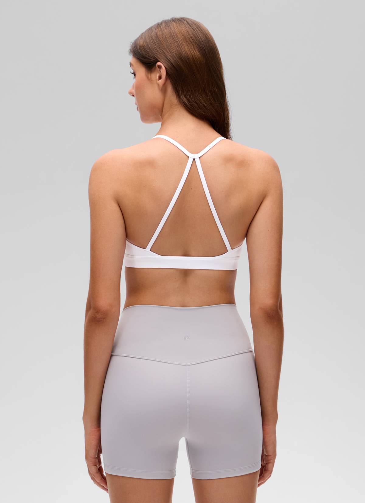 CRZ YOGA Women's Butterluxe Yoga Scoop Neck Cross Back Sports Bra White @model_info:Gelya