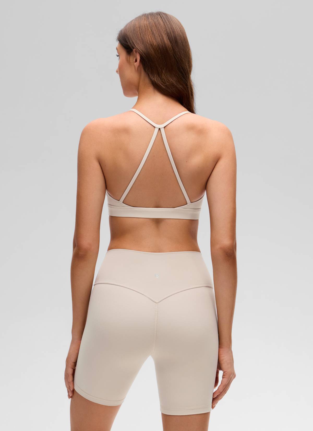 CRZ YOGA Women's Butterluxe Yoga Scoop Neck Cross Back Sports Bra Mojave Tan @model_info:Gelya