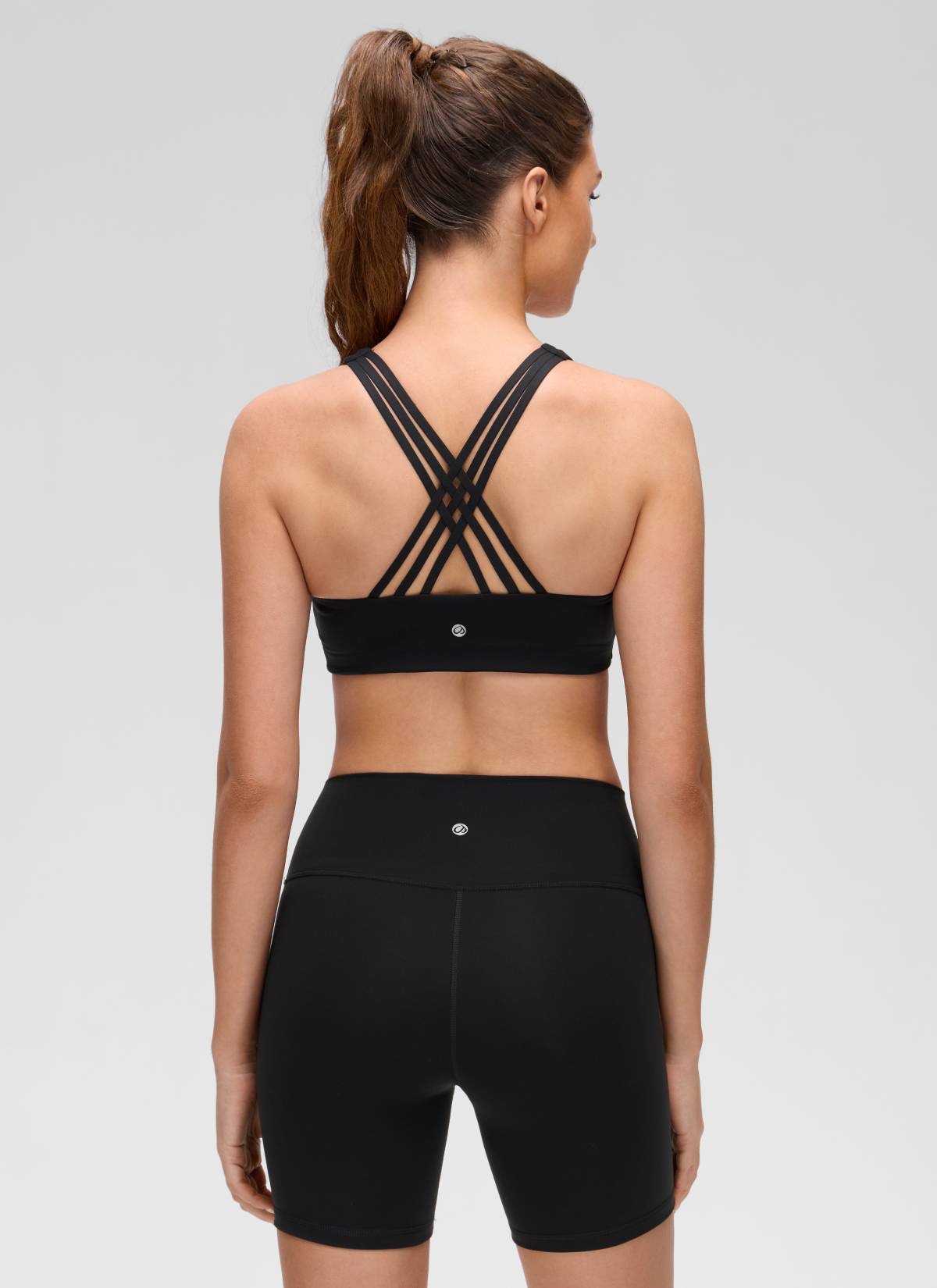 CRZ YOGA Women's Butterluxe Yoga V Neck Strappy Back Sports Bra Black @model_info:Gelya