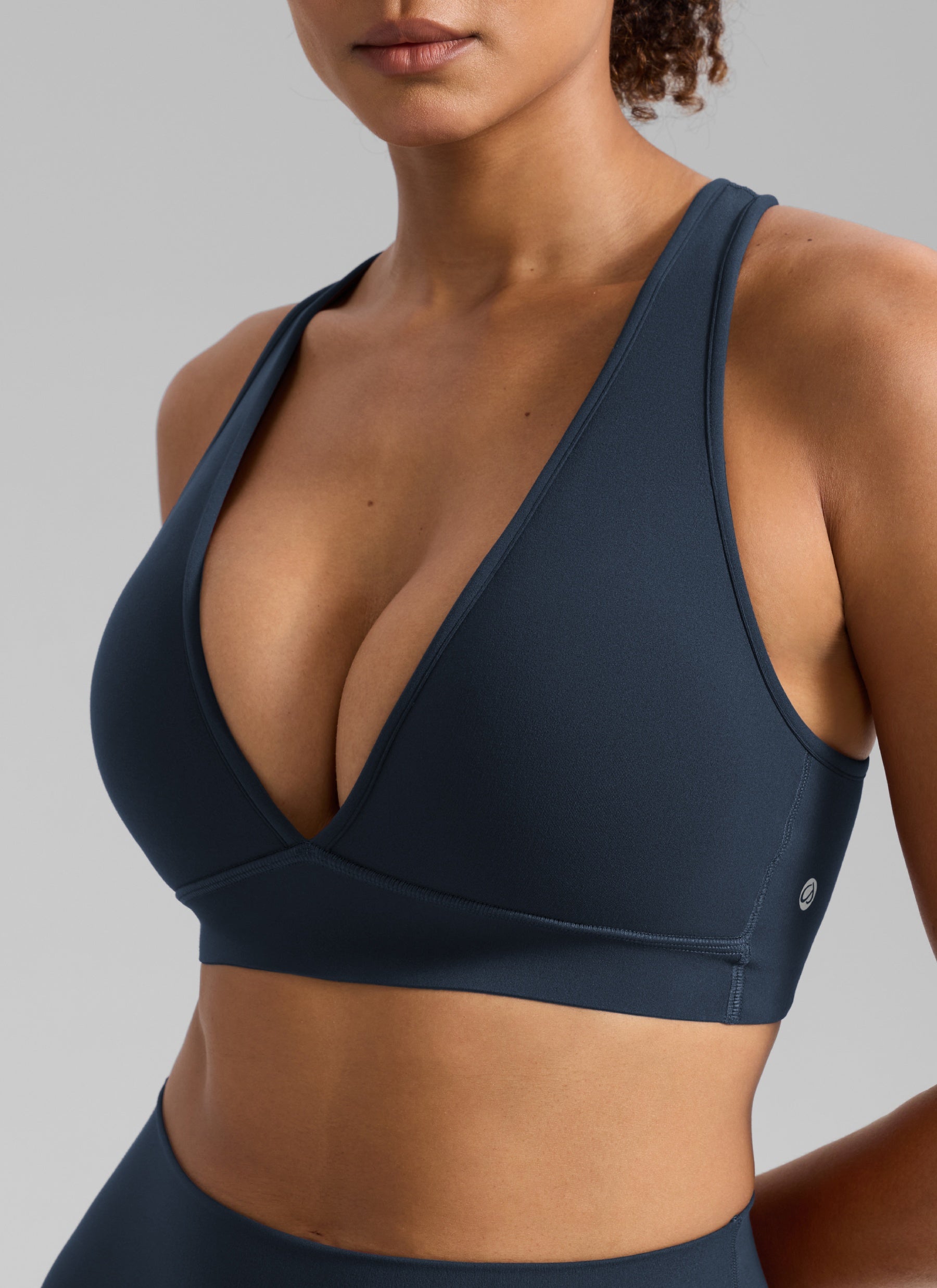 CRZ YOGA Women's Butterlift® Workout Deep V Neck Cross Back Sports Bra True Navy @model_info:Barbara