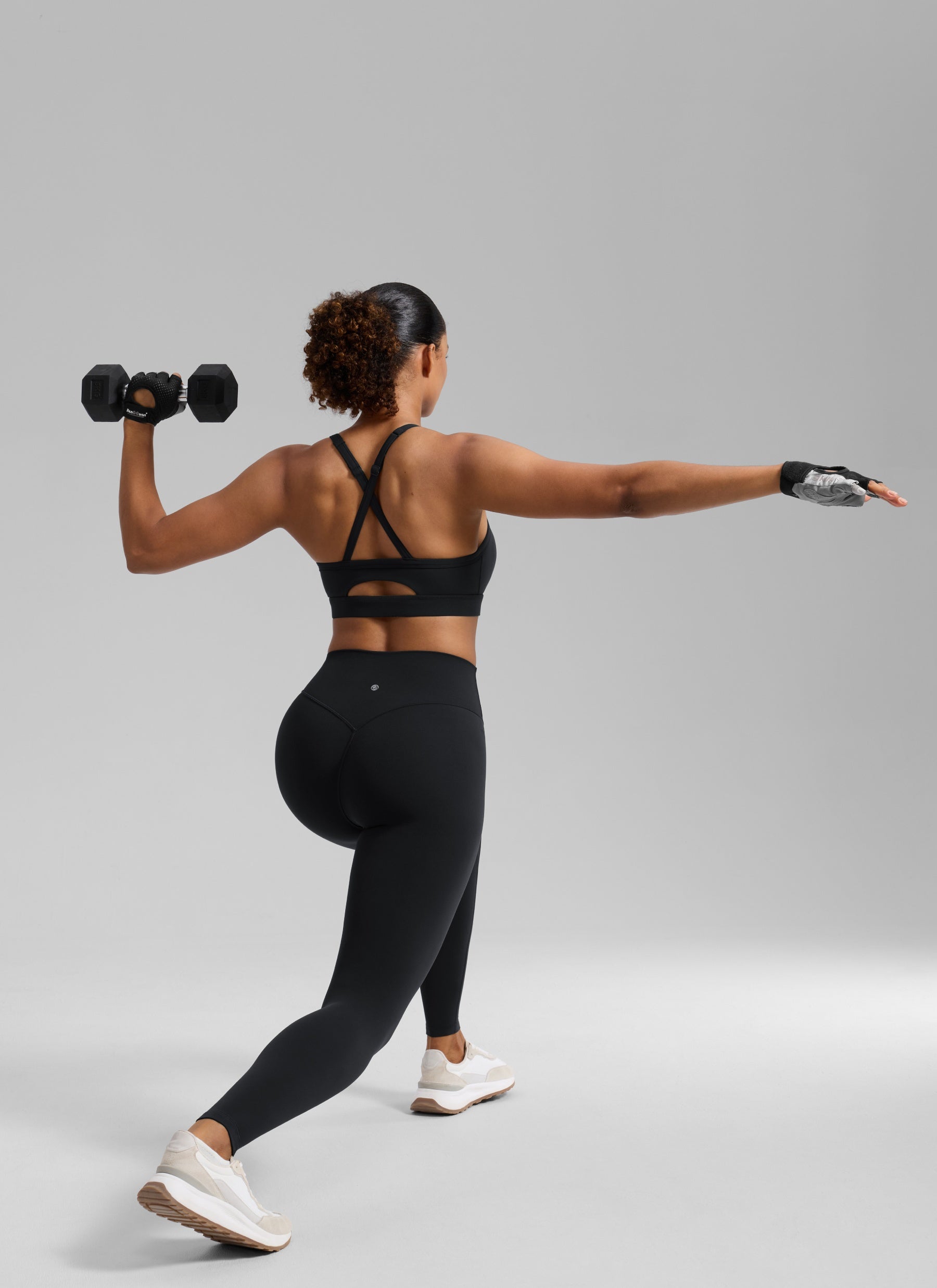 CRZ YOGA Women's Butterlift Yoga U Neck Cross Back Keyhole Sports Bra Black @model_info:Barbara