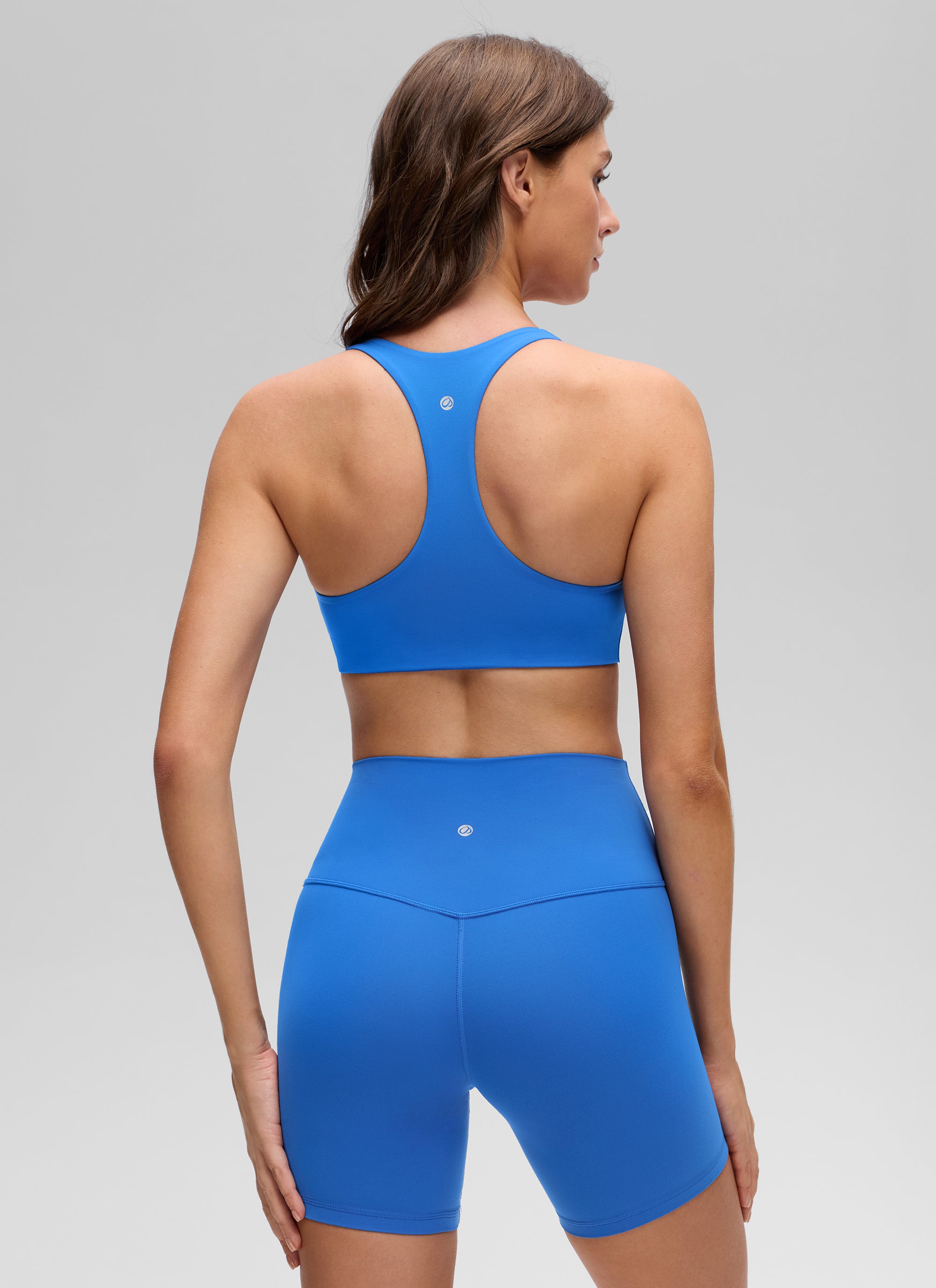 CRZ YOGA Women's Butterluxe Yoga V Neck RacerBack Build in Sports Bra Sparkle Blue @model_info:Gelya