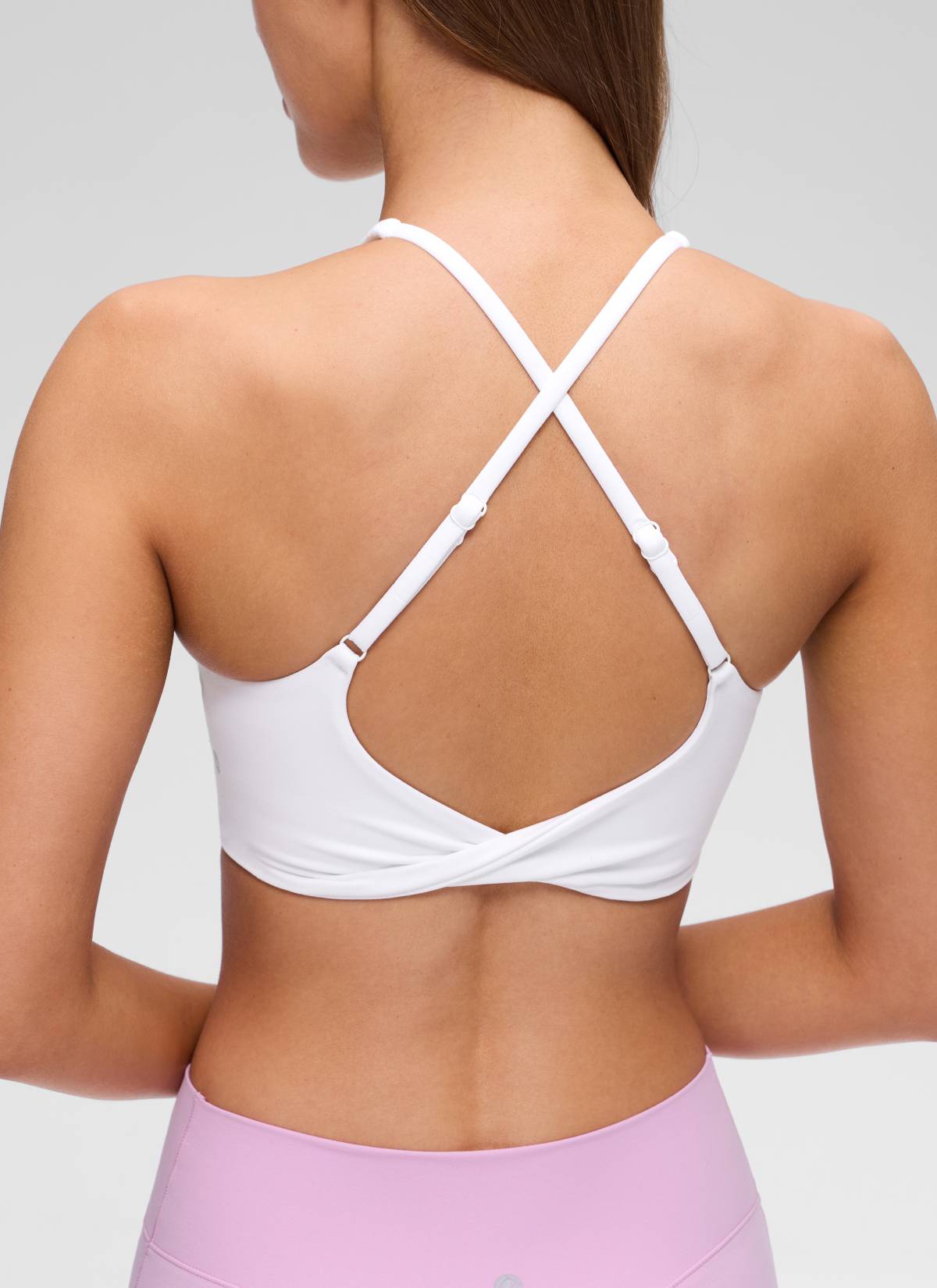 CRZ YOGA Women's Butterluxe Yoga V Neck Twist Cross Back Sports Bra White @model_info:Lary