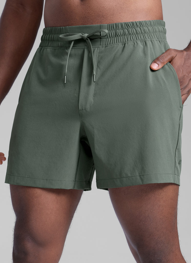 CRZ YOGA Men's Running Feathery-Fit Workout Linerless Shorts 5'' Dark Carbon