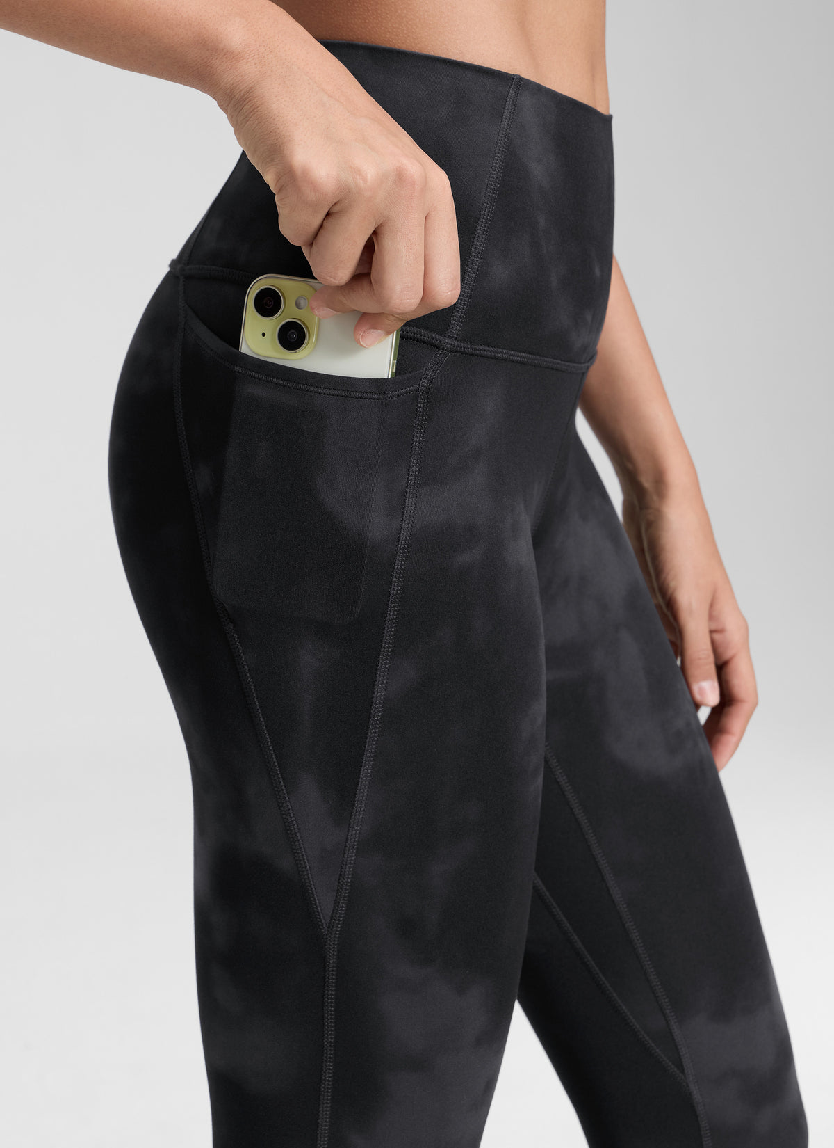 CRZ YOGA Women's Yoga Lounge High Rise Butterluxe Pocket Leggings 25'' Black Tie Dye Flowers @model_info:Jenna