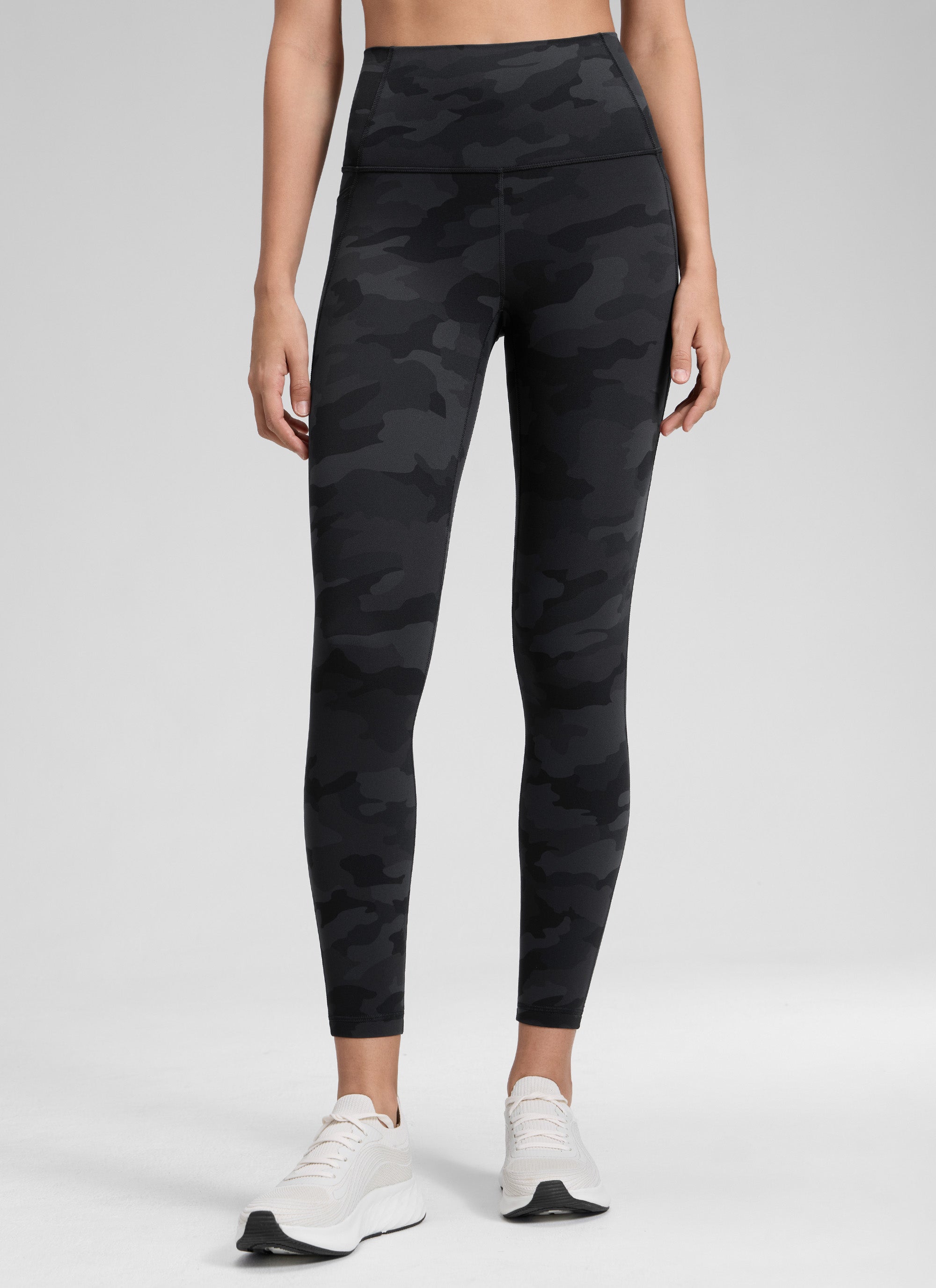 CRZ YOGA Women's Yoga Lounge High Rise Butterluxe Pocket Leggings 25'' Dark Grey Camouflage 2 @model_info:Jenna