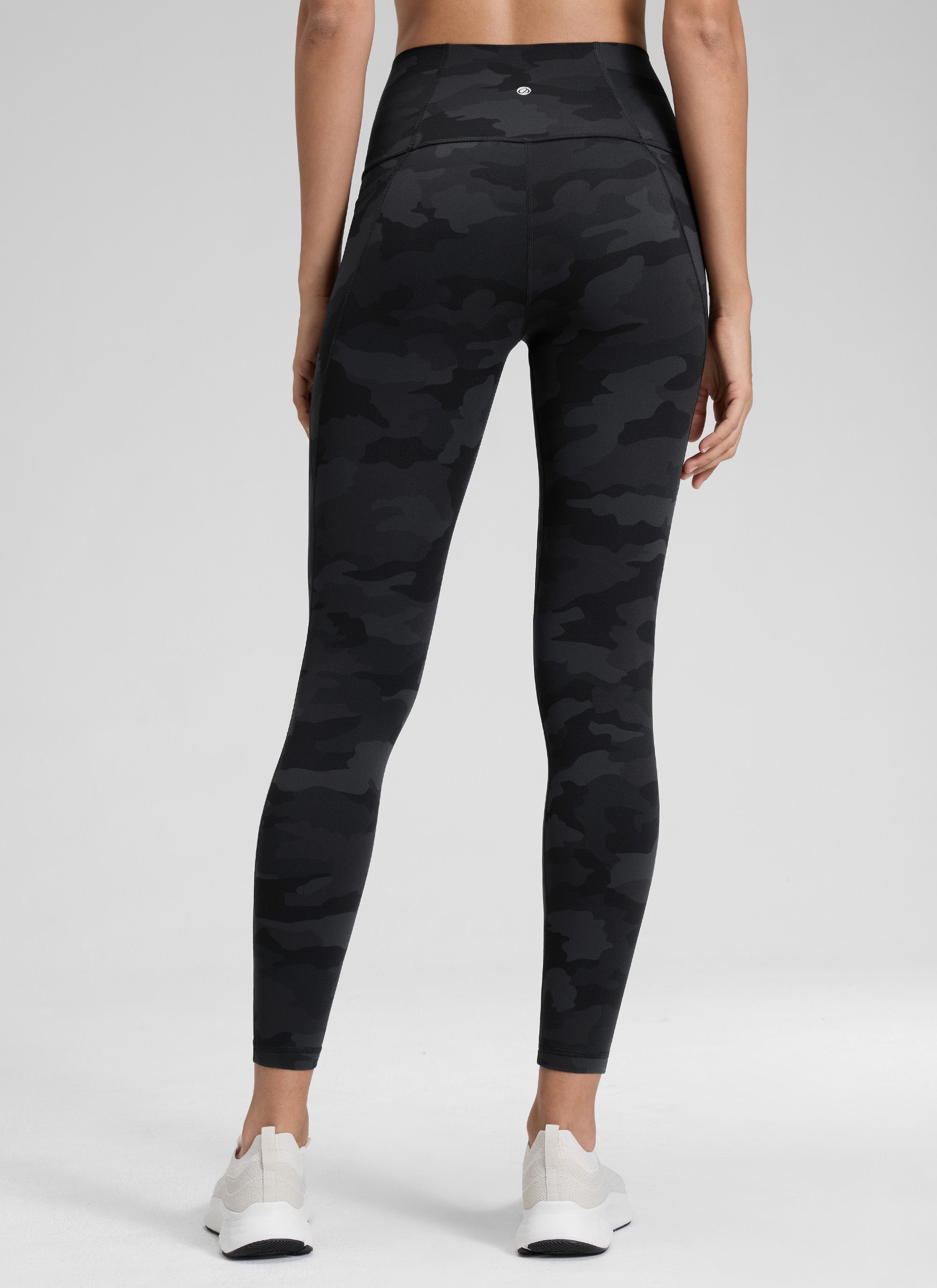 CRZ YOGA Women's Yoga Lounge High Rise Butterluxe Pocket Leggings 25'' Dark Grey Camouflage 2 @model_info:Jenna
