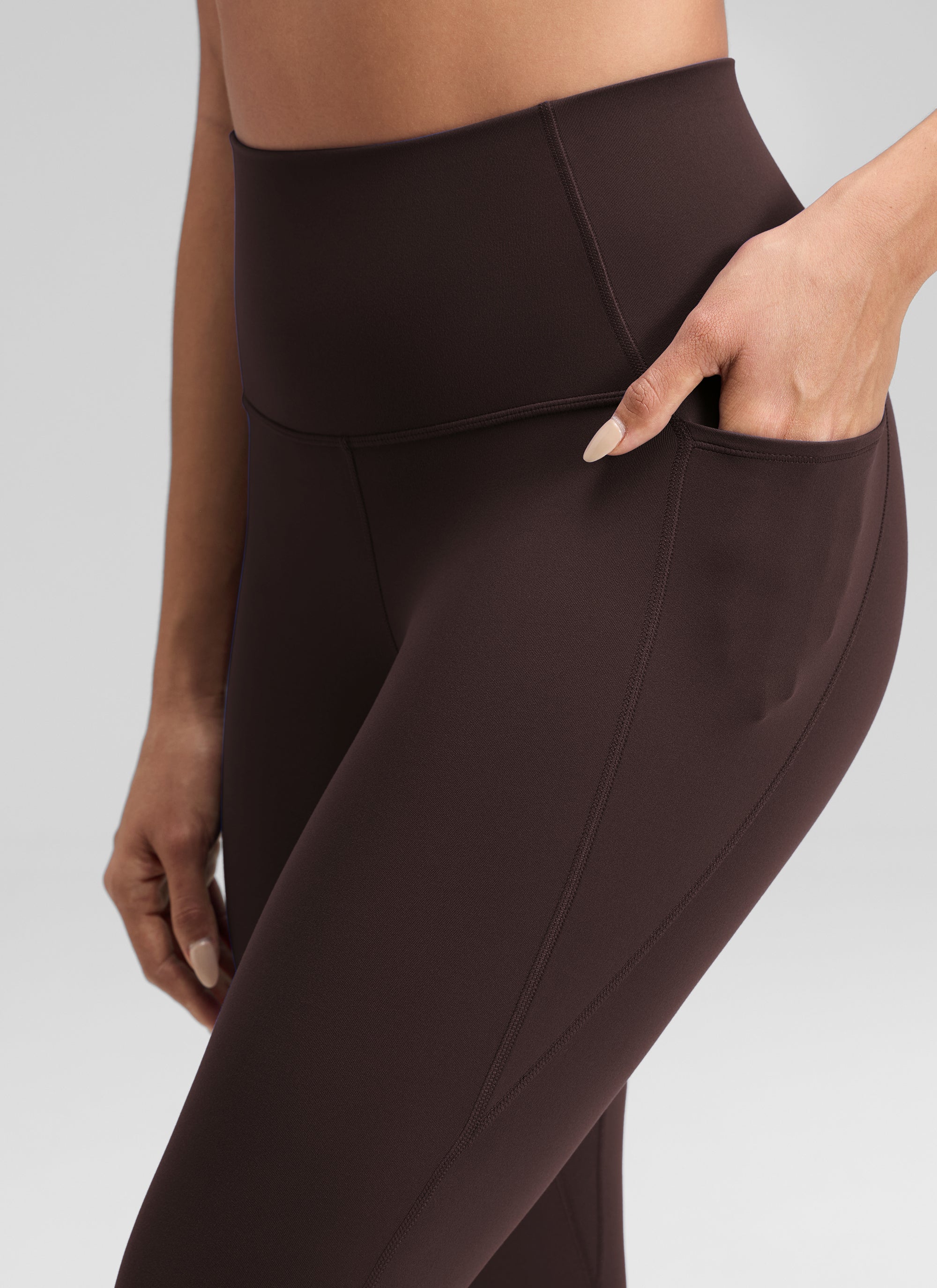 CRZ YOGA Womens Butterluxe High Waist Pockets Capri Leggings 23'' Hot Fudge Brown @model_info:Dany
