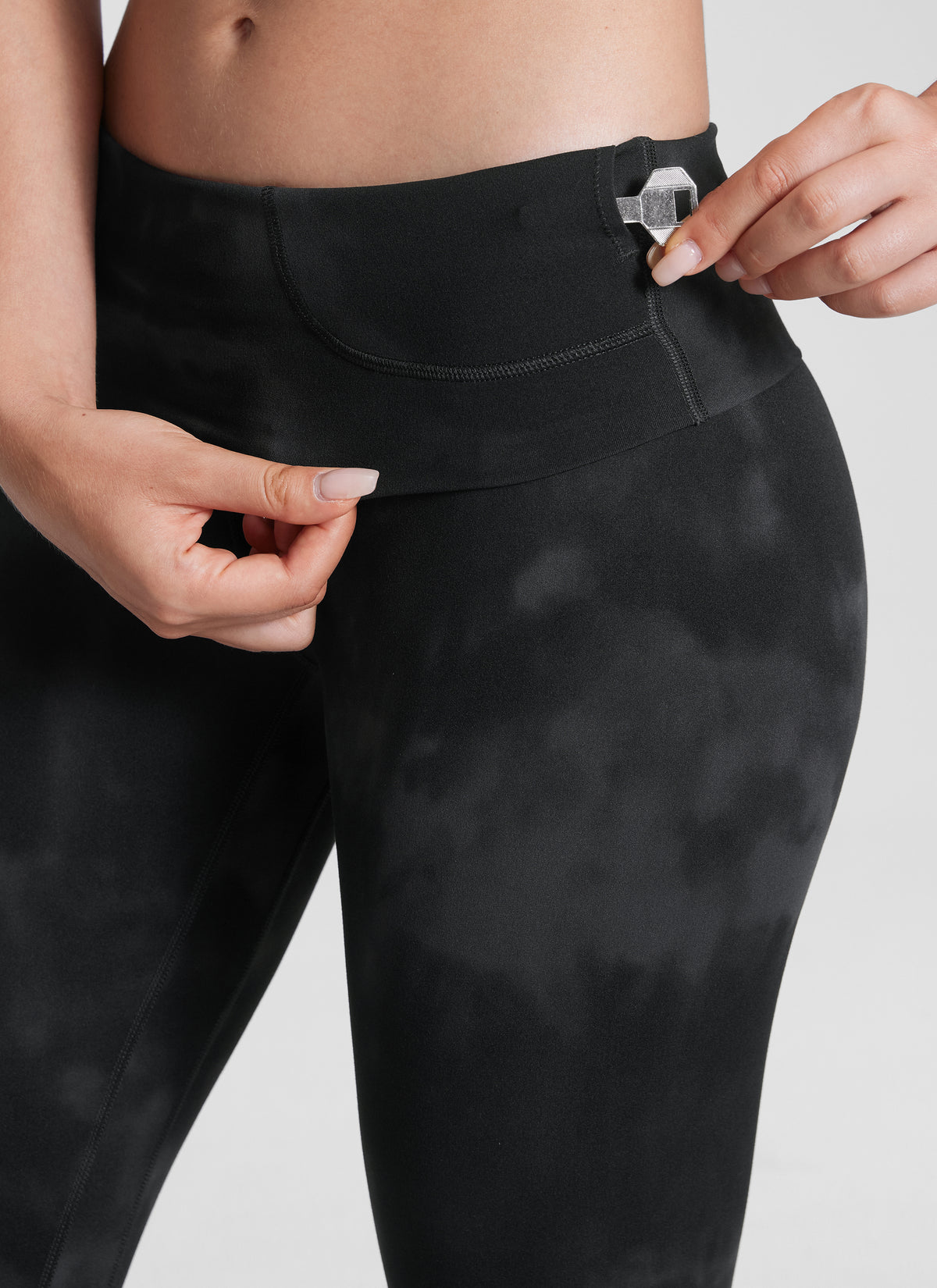 CRZ YOGA Women's Lounge Super High Rise Butterluxe Yoga Leggings 25'' Black Tie Dye Flowers @model_info:Malisa