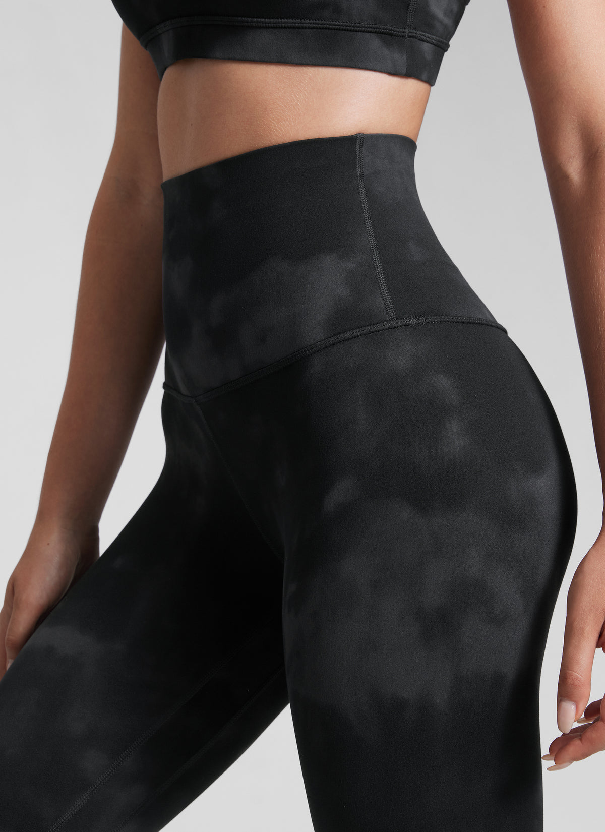 CRZ YOGA Women's Lounge Super High Rise Butterluxe Yoga Leggings 25'' Black Tie Dye Flowers @model_info:Malisa