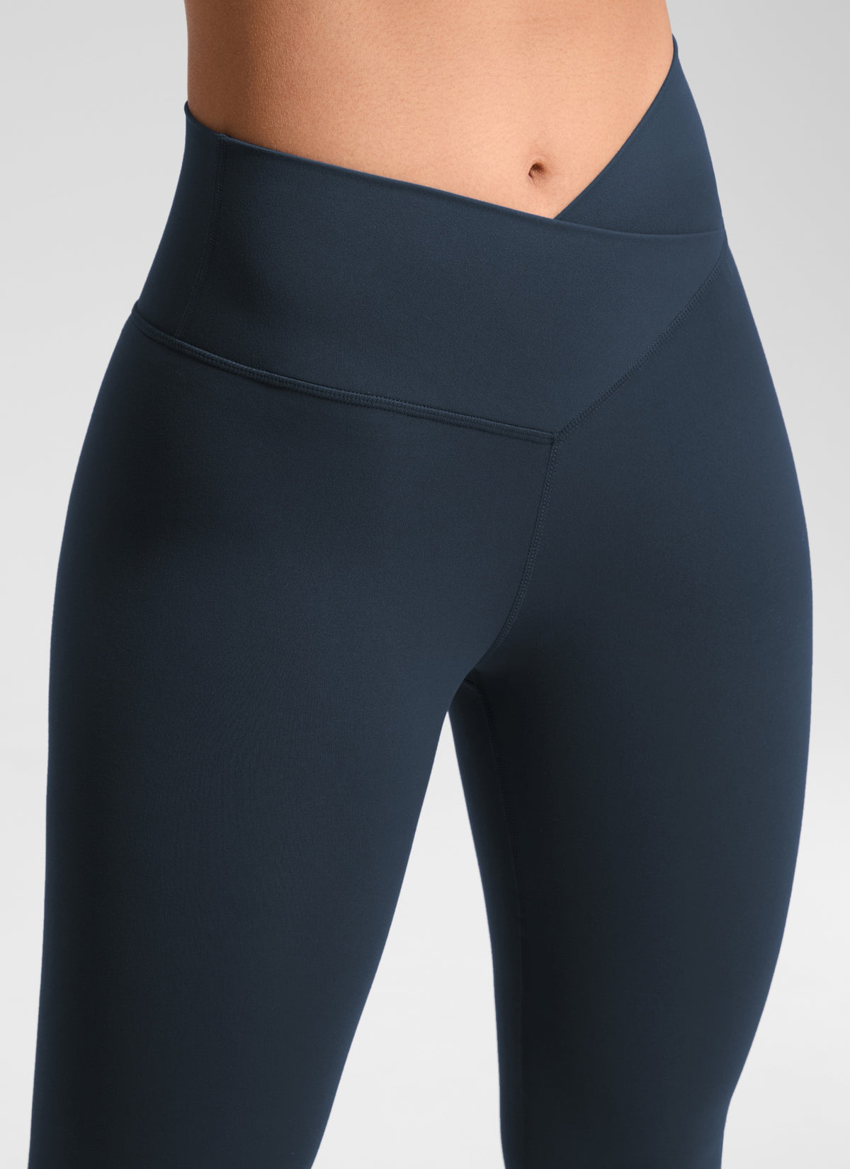 CRZ YOGA Women's High Rise Butterluxe Yoga Leggings 28'' V Cross Waist True Navy @model_info:Fiona