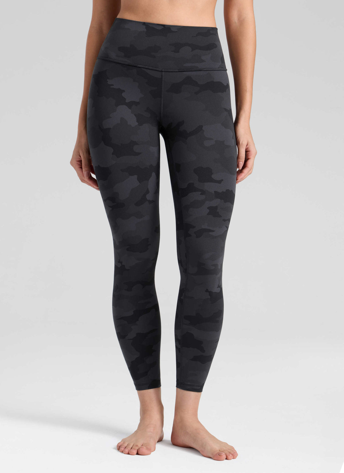 CRZ YOGA Women's Workout High Rise Butterlift Yoga Leggings 25'' Dark Grey Camouflage 2 @model_info:Bruna