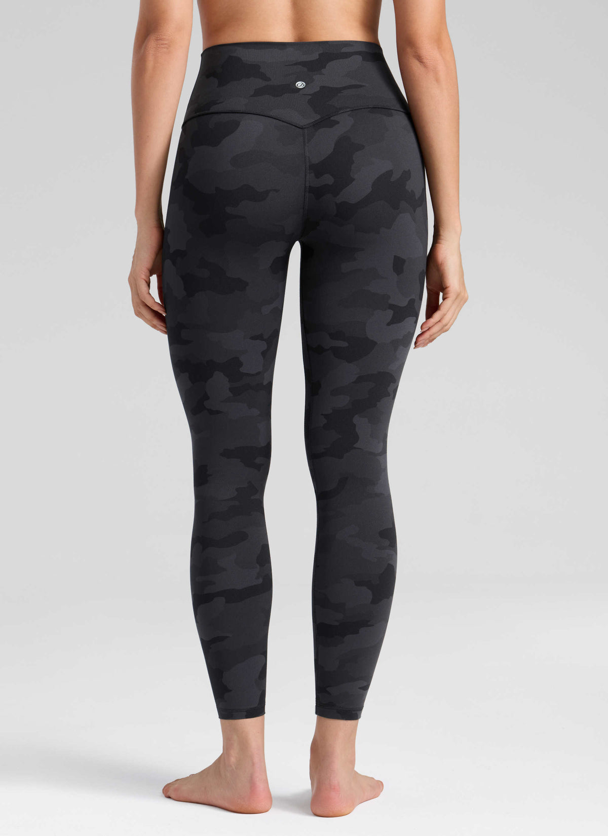 CRZ YOGA Women's Workout High Rise Butterlift Yoga Leggings 25'' Dark Grey Camouflage 2 @model_info:Bruna