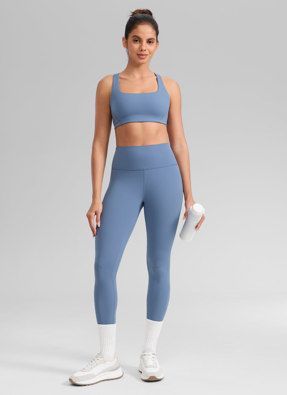 CRZ YOGA Women's Workout High Rise Butterlift Yoga Leggings 25'' Washed Denim @model_info:Dany