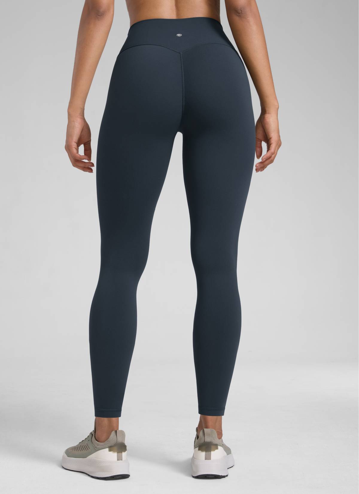 CRZ YOGA Women's Secretsculpt™ Workout No Front Seam Legging 28'' True Navy @model_info:Barbara
