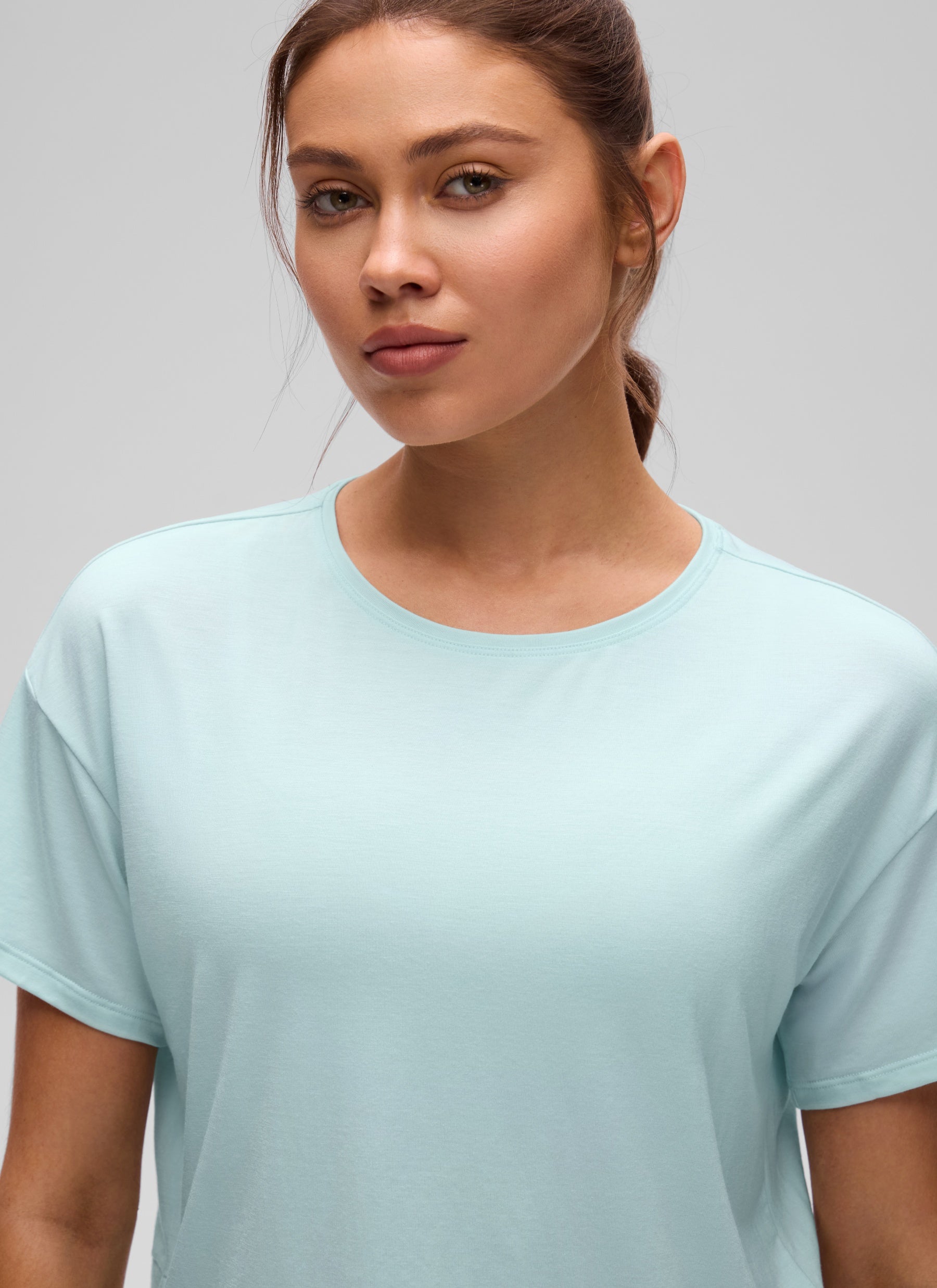 CRZ YOGA Women's Yoga Relaxed Fit Cropped Open Back Short Sleeves Skylight Green