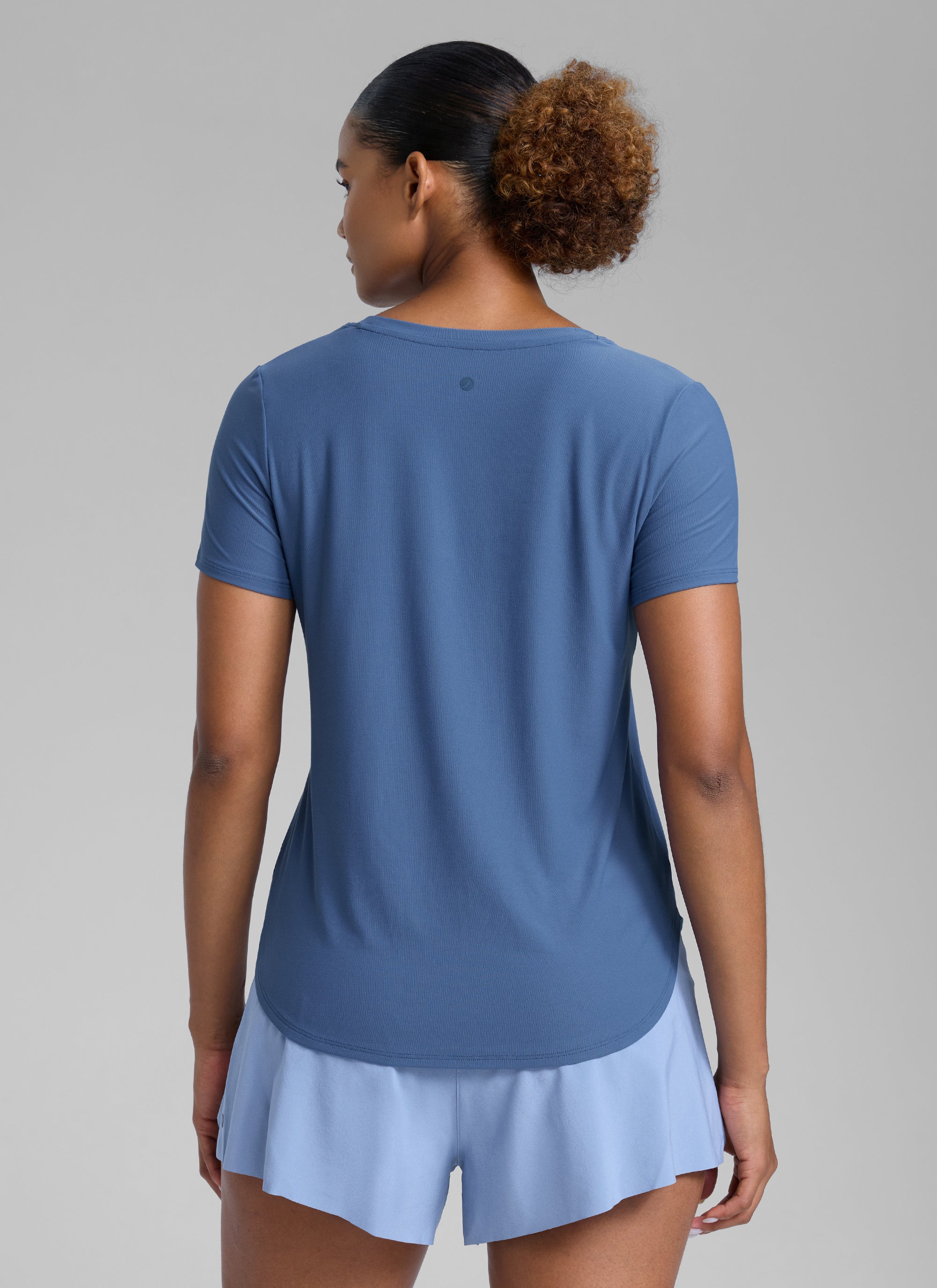 CRZ YOGA Women's Workout Lightweight Crewneck Short Sleeves Side Slit Pitch Blue