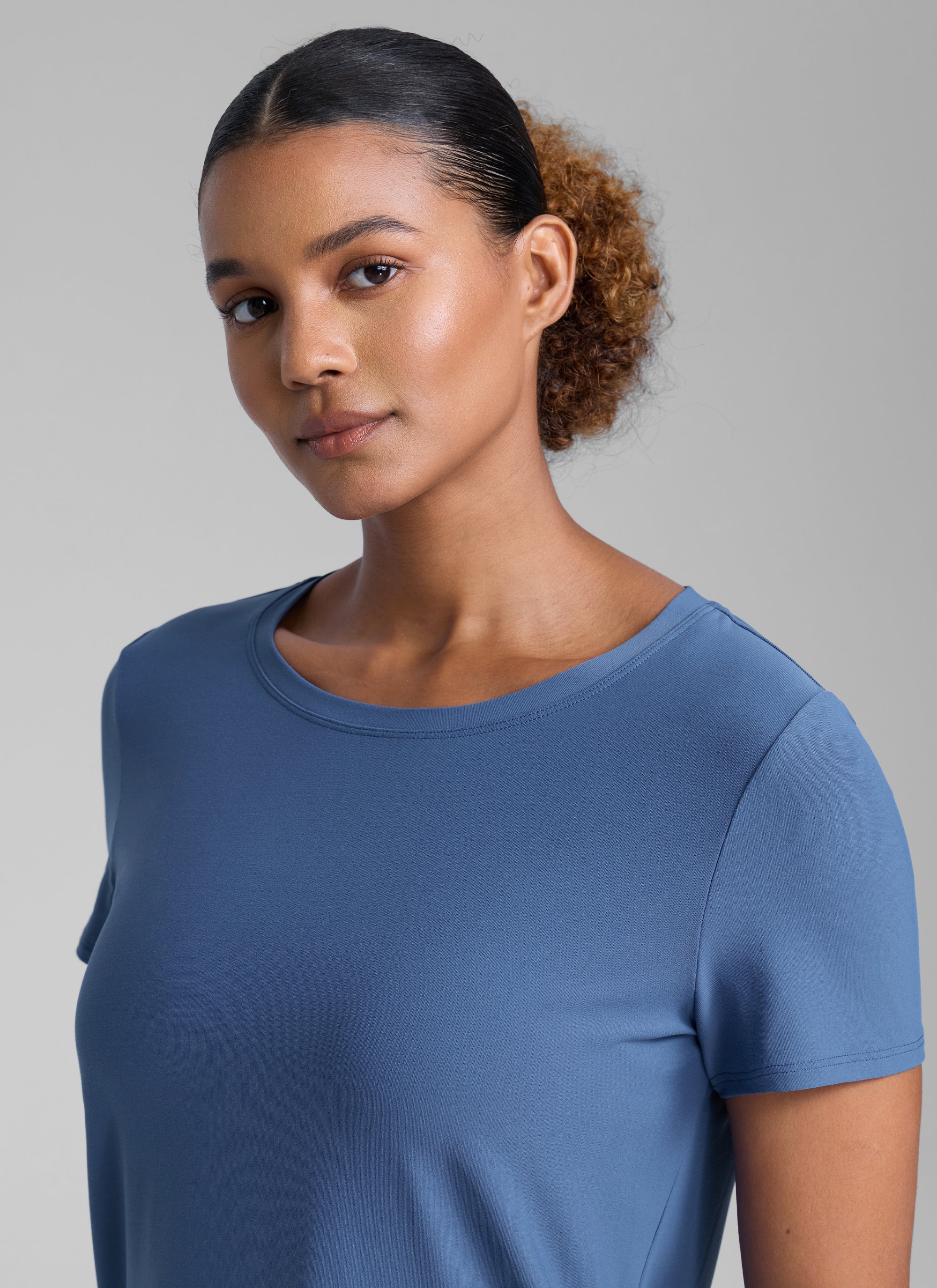 CRZ YOGA Women's Workout Lightweight Crewneck Short Sleeves Side Slit Pitch Blue