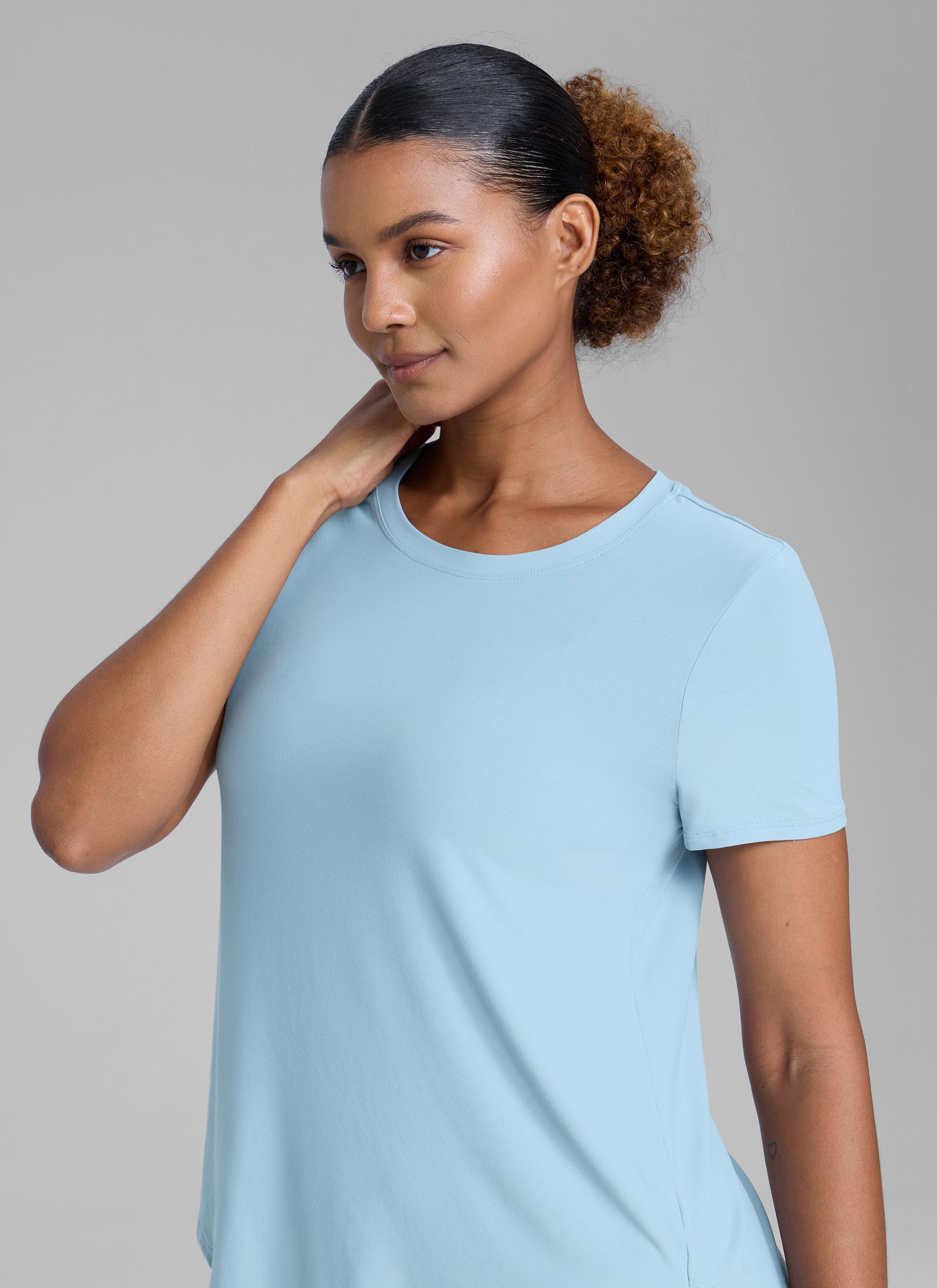 CRZ YOGA Women's Workout Lightweight Crewneck Short Sleeves Side Slit Light grayish blue
