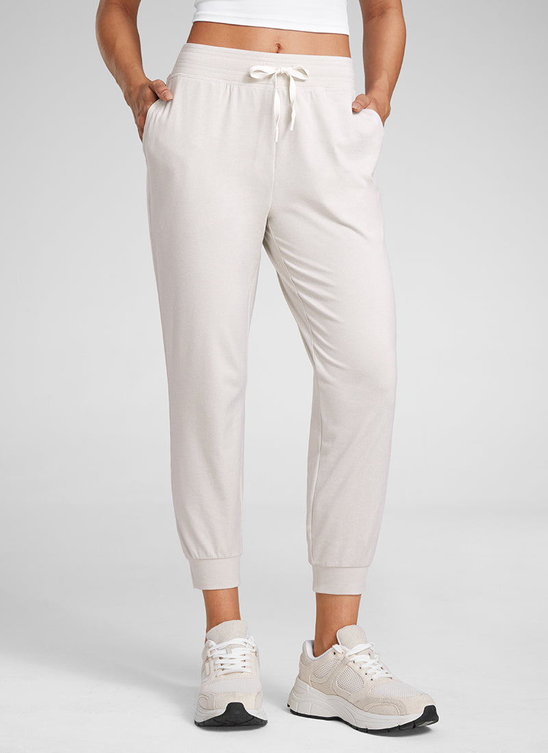 CRZ YOGA Women's Cloud Jersey Capri Joggers 25'' with Pockets Milky White
