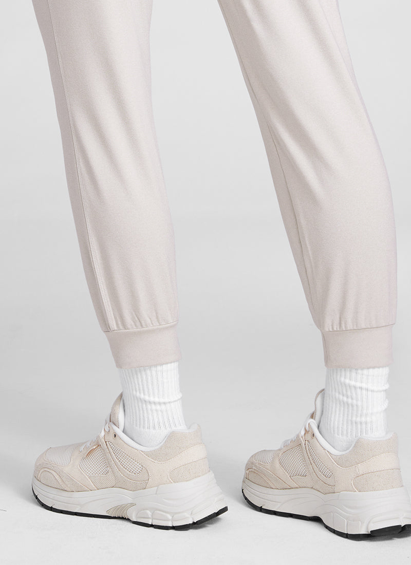 CRZ YOGA Women's Cloud Jersey Capri Joggers 25'' with Pockets Milky White