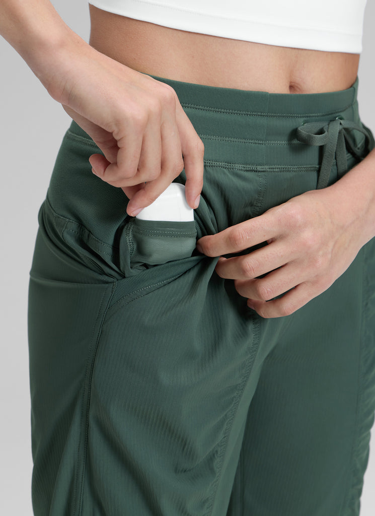 CRZ YOGA Women's Travel Classic Fit Striped Joggers 28'' Ruched French Navy