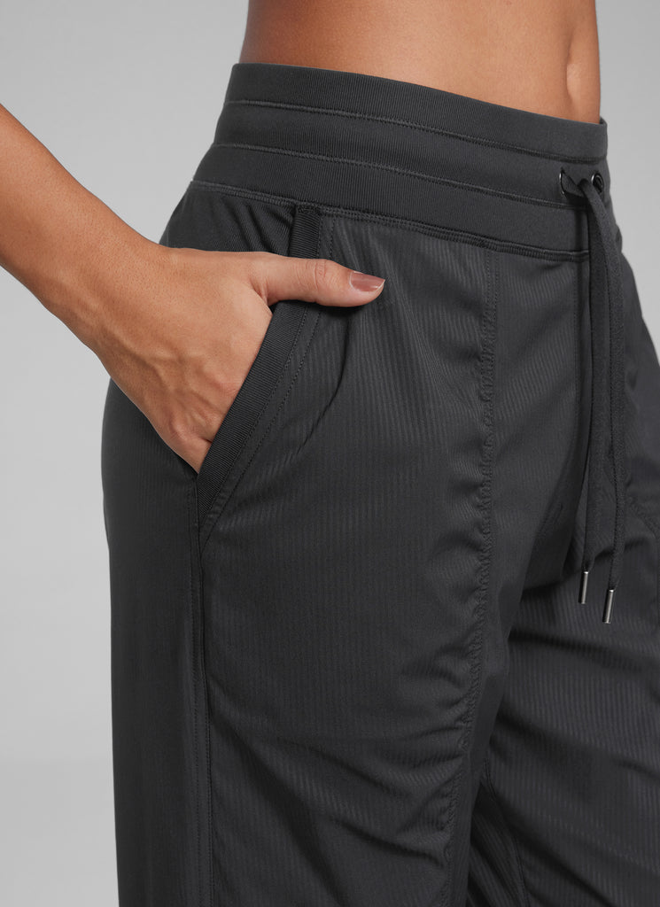 CRZ YOGA Women Lightweight Workout Joggers 26" with Pockets Black