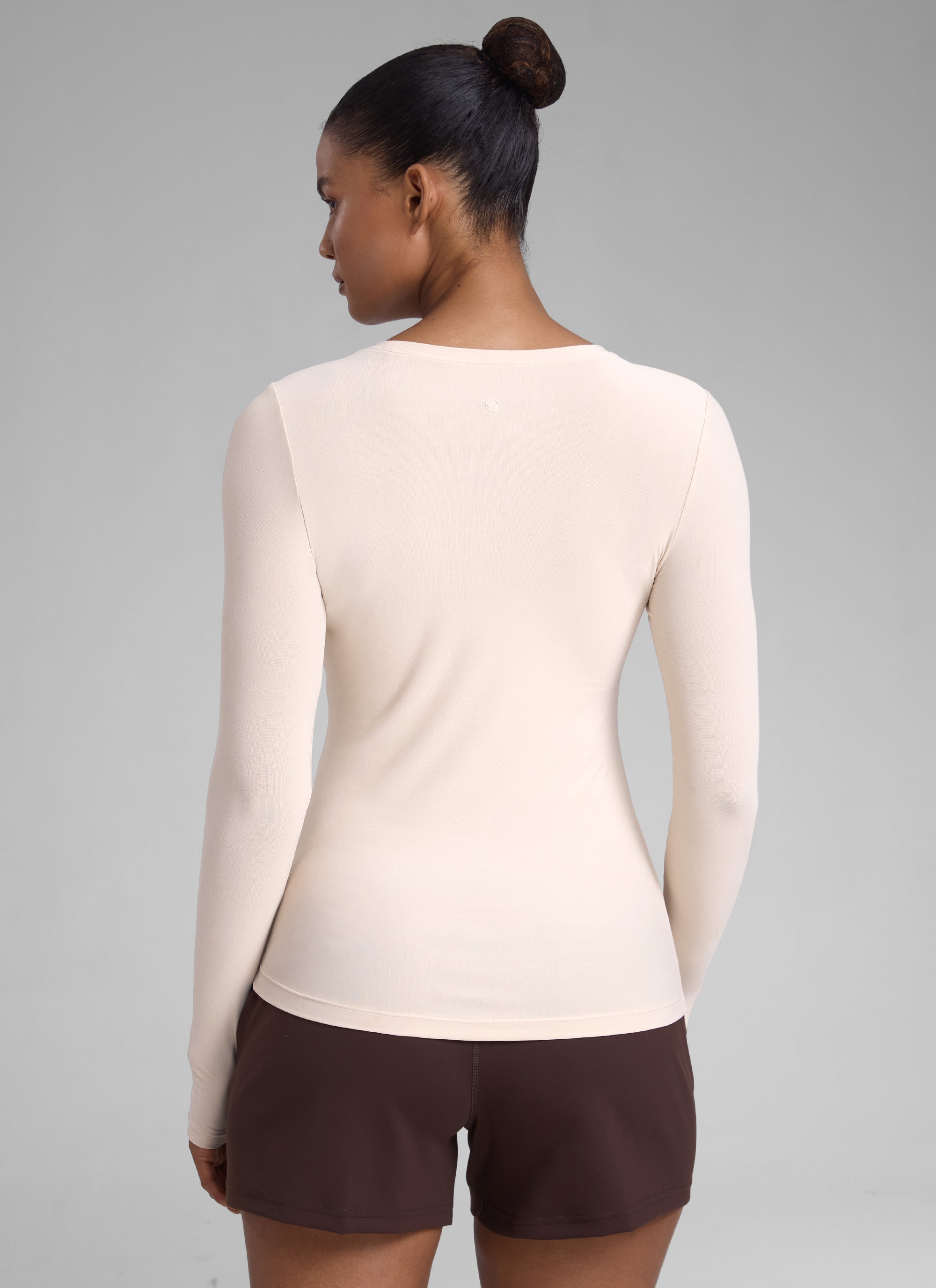 CRZYOGA Women's Cloudweight Workout Crewneck Long Sleeve Thumb Hole White Opal
