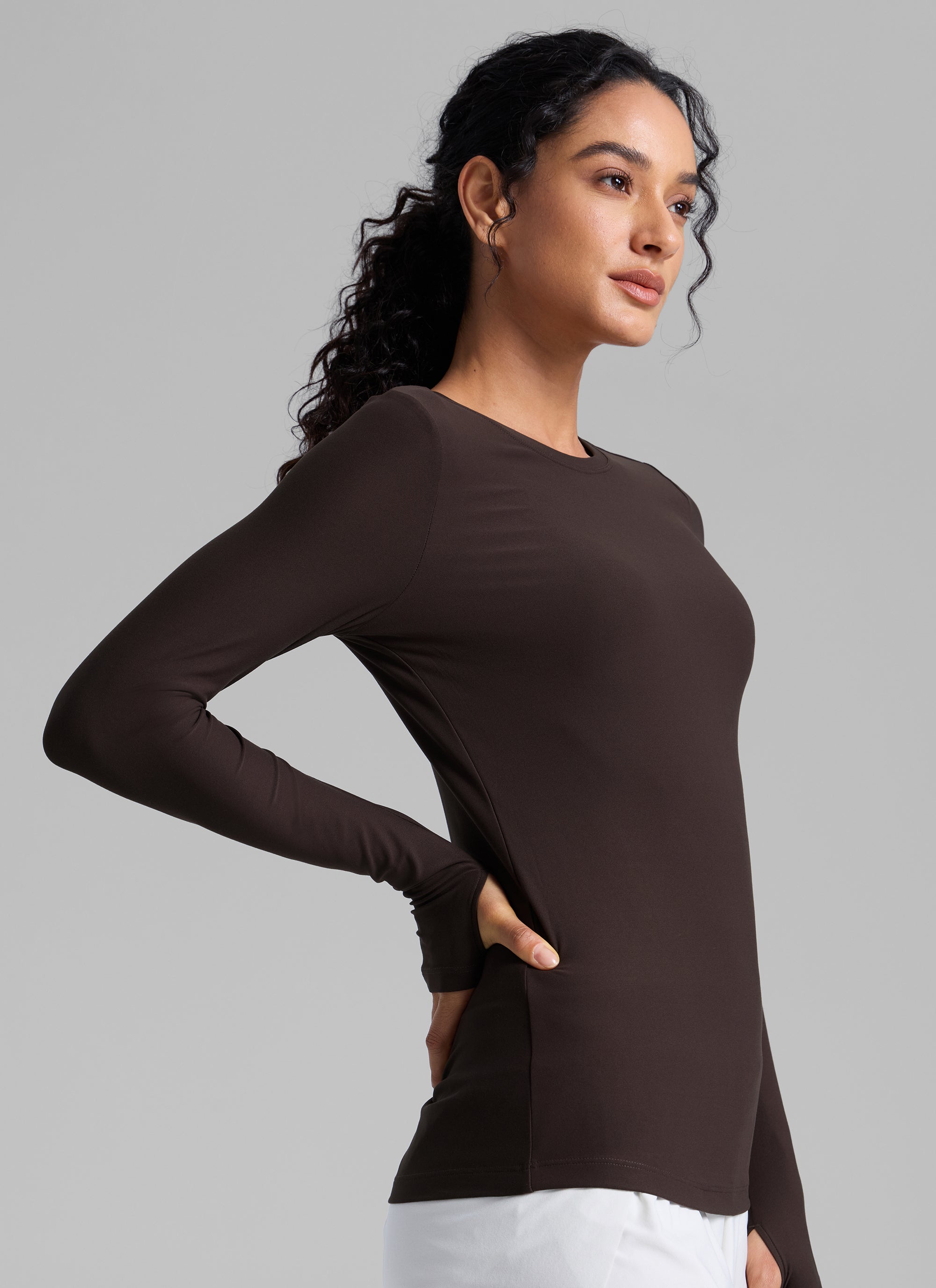 CRZYOGA Women's Cloudweight Workout Crewneck Long Sleeve Thumb Hole Hot Fudge Brown