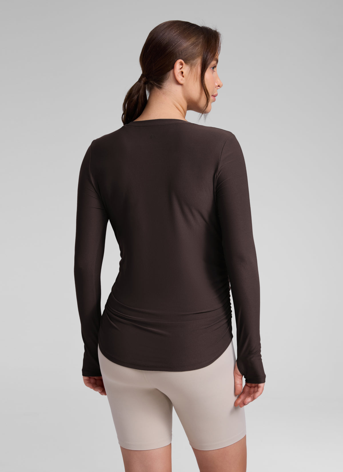 CRZ YOGA Women's Cloudweight Workout Crewneck Hip Length Long Sleeves Hot Fudge Brown